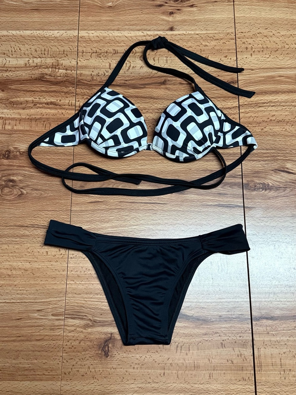 Women’s Black & White Geometric Push-Up Bikini Top with Black Bikini Bottom Swim